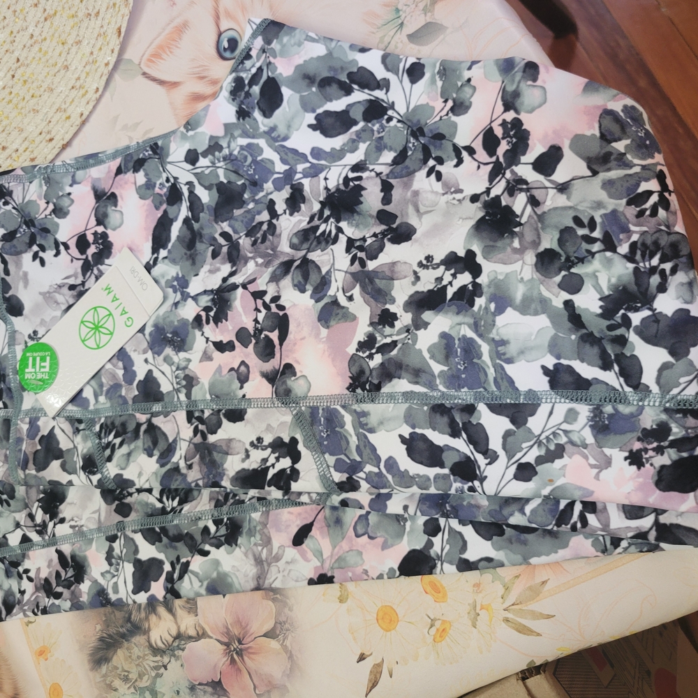 Black and Pink Floral Leggings